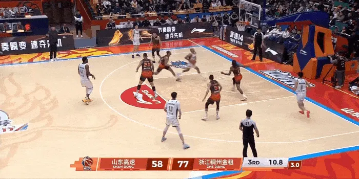 lpl-安德鲁斯带球上篮轻松得分，浙江三节领先山东21分